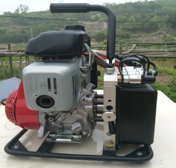 液压双输出机动泵